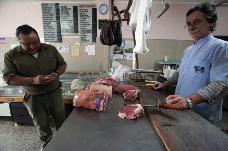 Matarifes advierten que faltariacutea carne por el cese de comercializacioacuten de hacienda