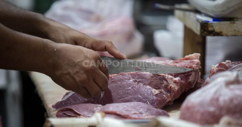 Fernaacutendez aseguroacute que el precio de la carne bajoacute por la restriccioacuten de exportaciones