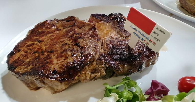 El momento es malo pero la carne argentina igual estaacute en Pariacutes