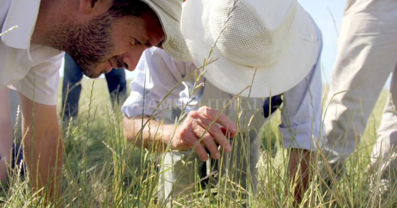 Charla sobre ganaderiacutea regenerativa y cambio climaacutetico en la Sociedad Rural de Santa Fe