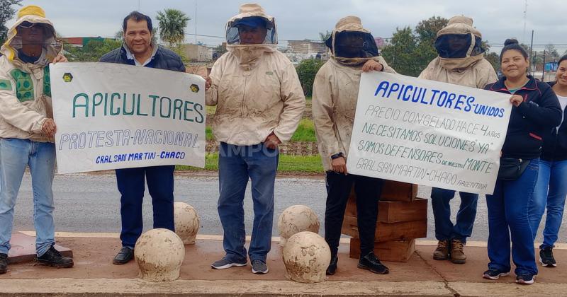 Ineacutedita manifestacioacuten de apicultores en todo el paiacutes- advierten que la inflacioacuten y la brecha cambiaria los estaacute fundiendo