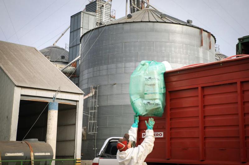 Maratoacuten ambiental- durante cinco diacuteas decenas de productores del Gran Rosario entregaron miles de envases vaciacuteos 