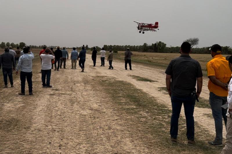 Aeroaplicadores bolivianos sorprendieron a sus pares argentinos por su profesionalismo y eficiencia