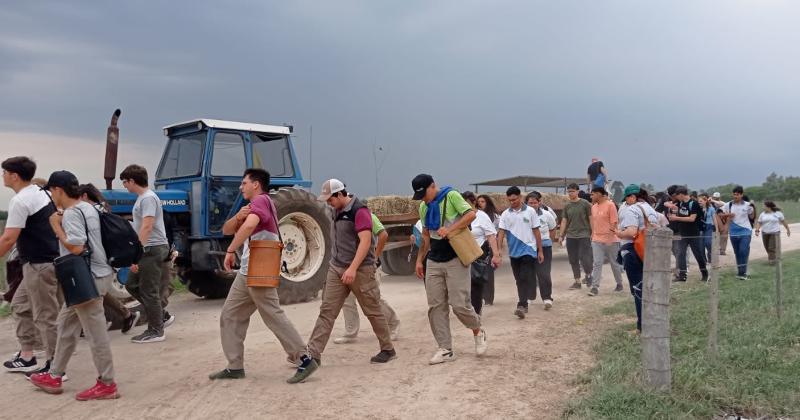 Maacutes de 200 alumnos y docentes participaron del encuentro de agroteacutecnicas en el INTA Rafaela