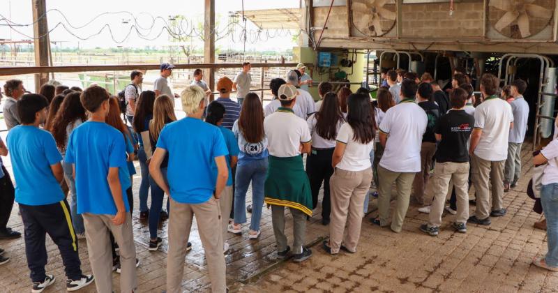 Maacutes de 200 alumnos y docentes participaron del encuentro de agroteacutecnicas en el INTA Rafaela