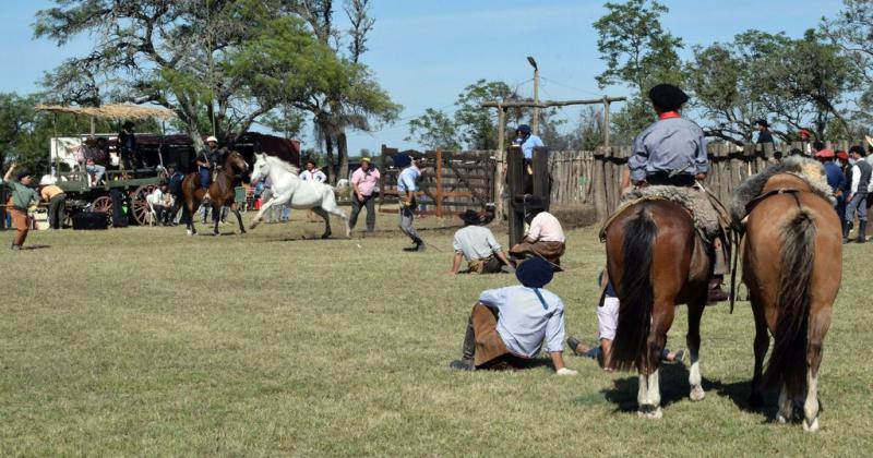 Huellas de Tradicioacuten- una fiesta criolla que revive el campo de antantildeo