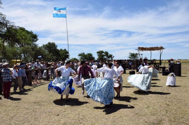 Huellas de Tradicioacuten- una fiesta criolla que revive el campo de antantildeo